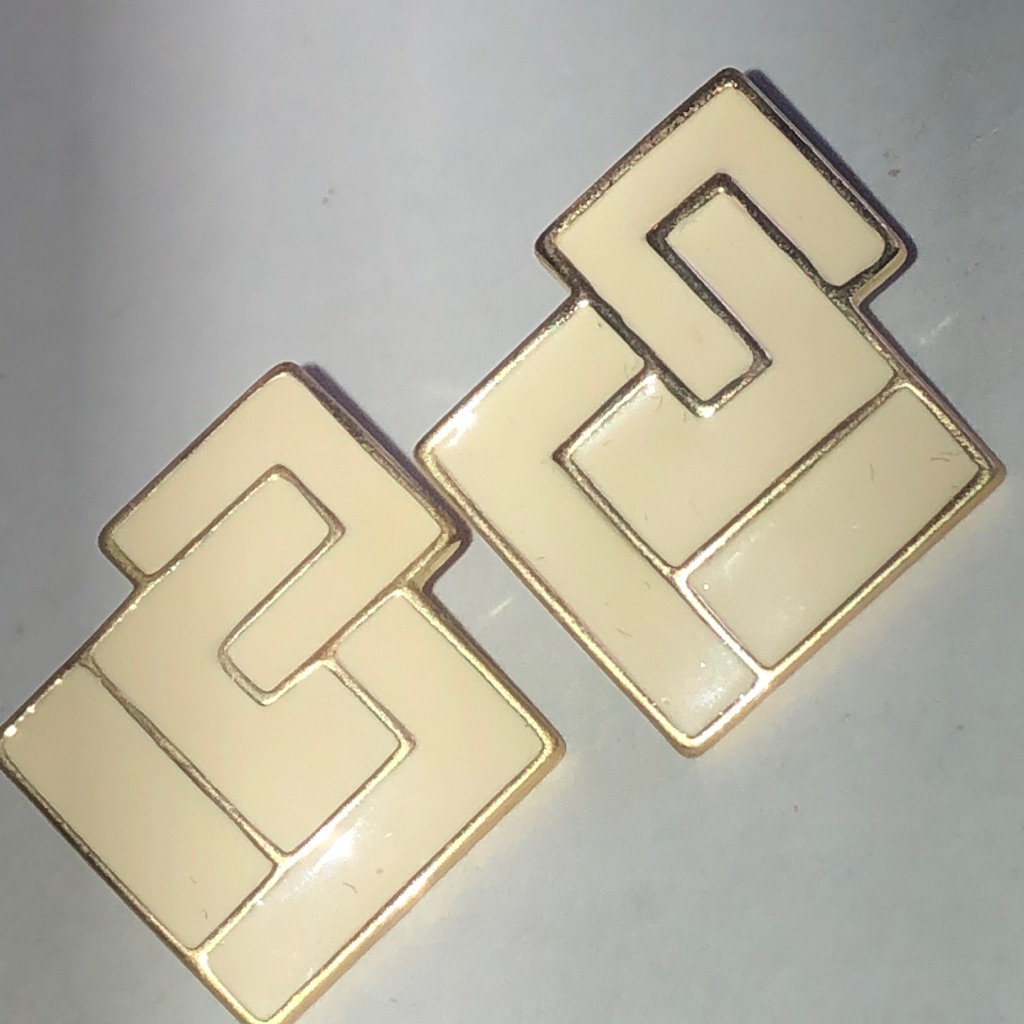 Trifari Vintage Geometric Cream Enamel Gold Tone Retro Earrings 20$